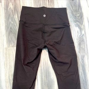 Lululemon Athletica capri crops size 6 women’s excellent leggings G113